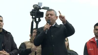 &nbsp; Hatay’da yoğun katılımla gerçekleşen CHP mitingi, yağmur altında yapıldı.