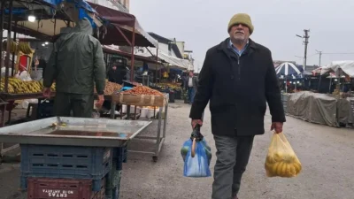 Antakya’da “Antakya’nın Tahtakalesi” olarak bilinen Perşembe Pazarı esnafı, hasarlı binaların