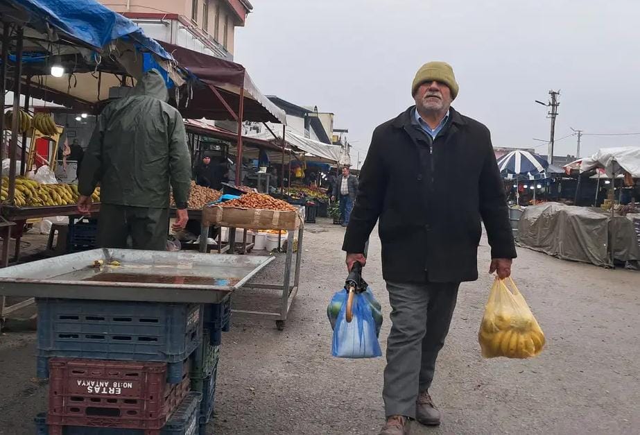 Antakya’da “Antakya’nın Tahtakalesi” olarak bilinen Perşembe Pazarı esnafı, hasarlı binaların