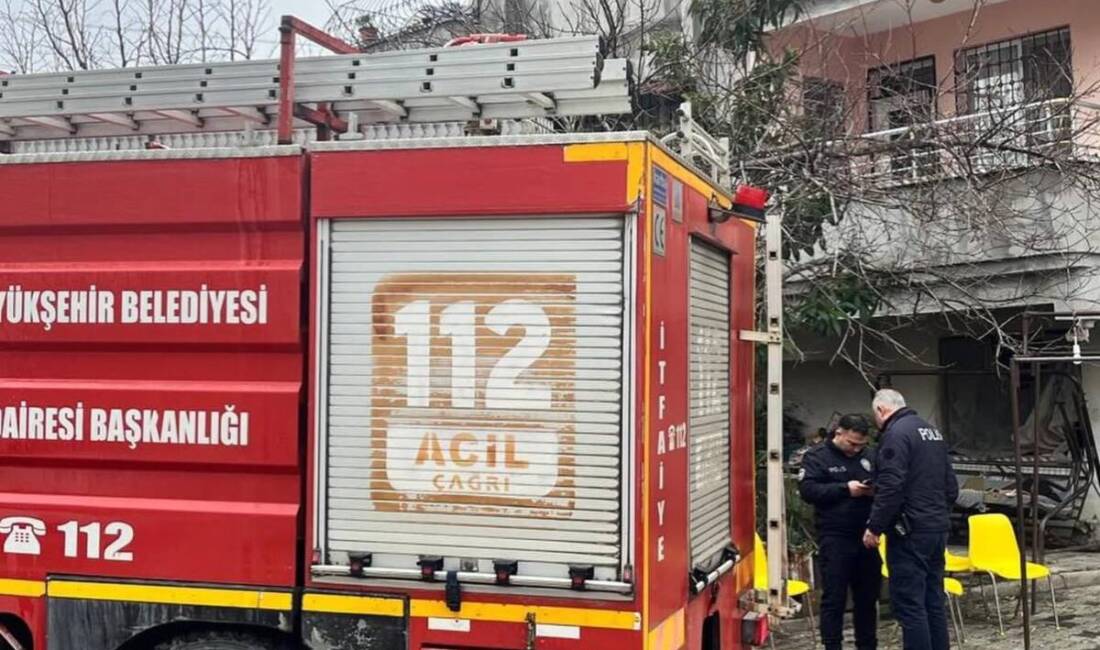 Hatay’ın Defne ilçesinde bir evde çıkan yangında dumandan etkilenen 2