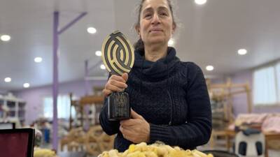 Hatay’da ninesinden öğrendiği ipek böcekçiliğini yaşatan Emel Duman, Kültür ve