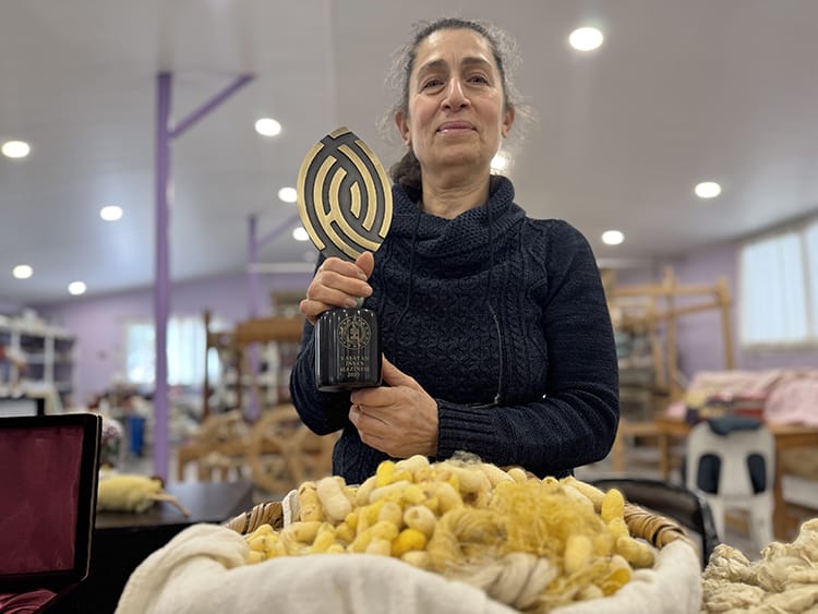 Hatay’da ninesinden öğrendiği ipek böcekçiliğini yaşatan Emel Duman, Kültür ve