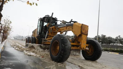 Hatay Büyükşehir Belediyesi (HBB), sabahın erken saatlerinde etkisini gösteren yoğun