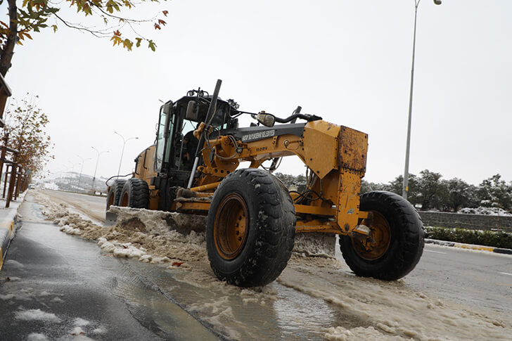 Hatay Büyükşehir Belediyesi (HBB), sabahın erken saatlerinde etkisini gösteren yoğun