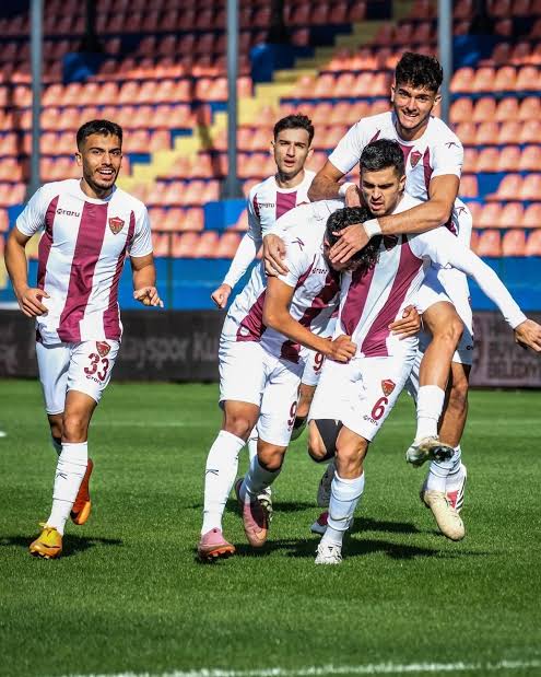 Hatayspor Asbaşkanı Abdulhay Denizli, bordo-beyazlı camiaya müjdeli haber verdi. Denizli,