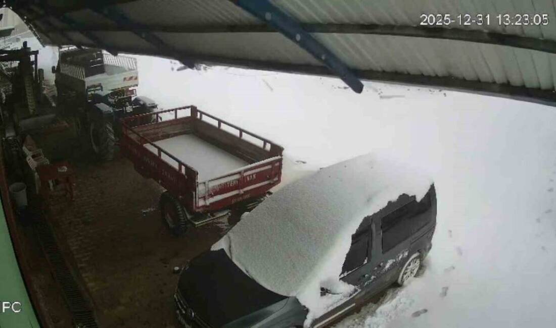 Meteoroloji Genel Müdürlüğü’nün şiddetli yağış uyarısında bulunduğu Hatay’da gece saatlerinden