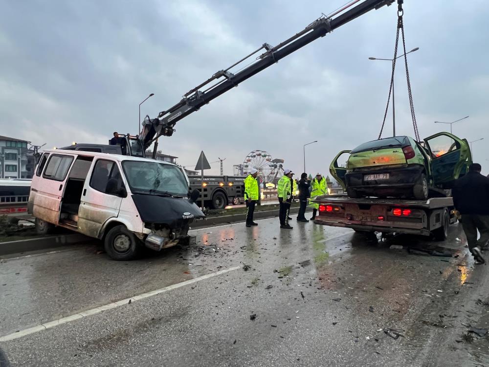 Hatay’ın Antakya ilçesinde meydana gelen trafik kazasında ağır yaralanan ilkokul
