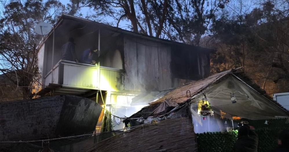 Hatay’da depremzedelerin barındığı bir konteyner, çıkan yangında tamamen kullanılamaz hale