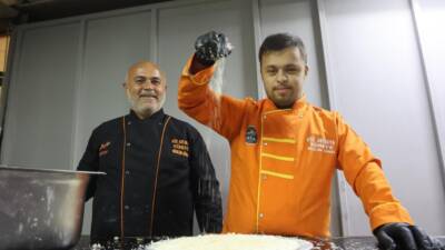 Hatay'da yaşayan down sendromlu Mehmet Doğru, 6 ay önce çırak