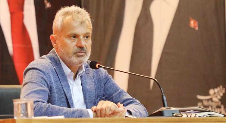 Antakya İnönü Caddesi üzerinde, Kadınlar Kulübü’nün her iki yakasında bulunan