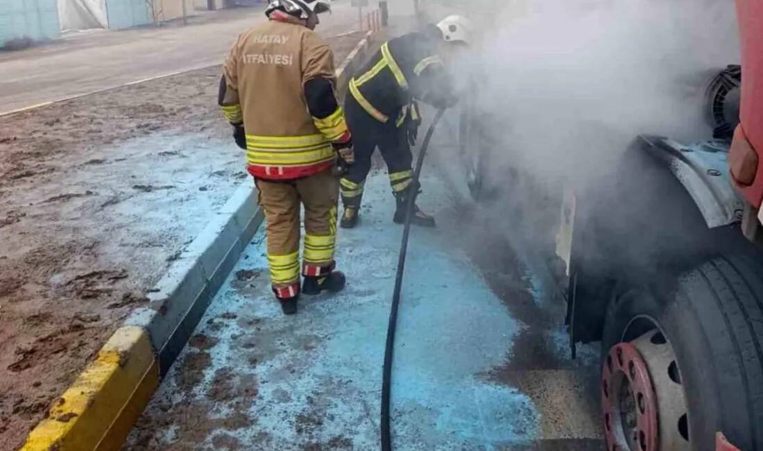 Hatay’ın Reyhanlı ilçesinde E-5 kara yolu üzerinde seyir halindeki bir