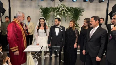 Hatay’da düzenlenen düğün töreni, siyasetin ve protokolün önemli isimlerini bir