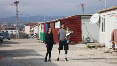 Hatay'da depremde 2 bacağı ampute olan ve protez bacakları sayesinde