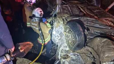 Hatay’ın Antakya–İskenderun yolu Serinyol Mahallesi mevkiinde kontrolden çıkan otomobilin yol