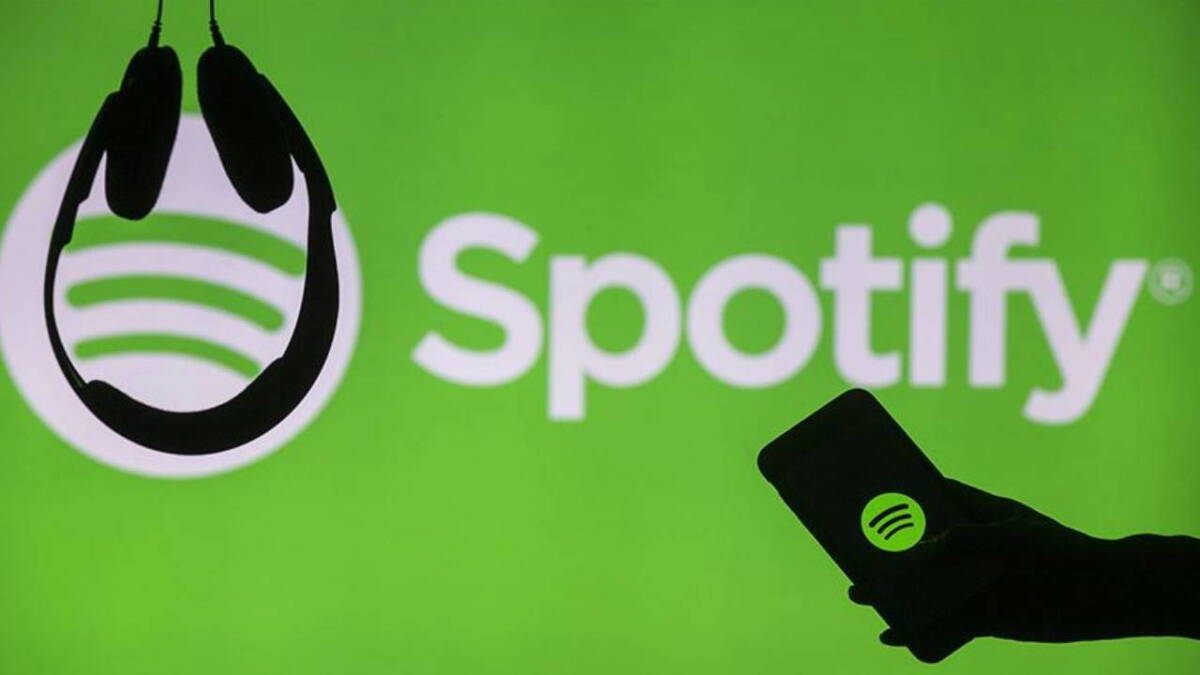 Spotify fiyatları dünya genelinde yeniden şekilleniyor ve Türkiye için de kritik etkiler önümüzde duruyor. ABD ve Avrupa’daki yüzde 10–15 arasındaki artışlar, bireysel planları 12,99 dolar seviyesine taşıdı; öğrenci ve aile paketlerinde ise değişkenlik sürüyor. Peki, Türkiye’nin bu süreçten nasıl etkileneceğini, kullanıcılar için hangi alternatiflerin başarılı olacağını ve platformun içerik stratejisinin nereye gittiğini netleşen verilerle inceleyelim.