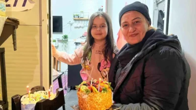 Hatay’da deprem sonrası annesi ve kardeşleriyle birlikte konteynerde yaşamını sürdüren