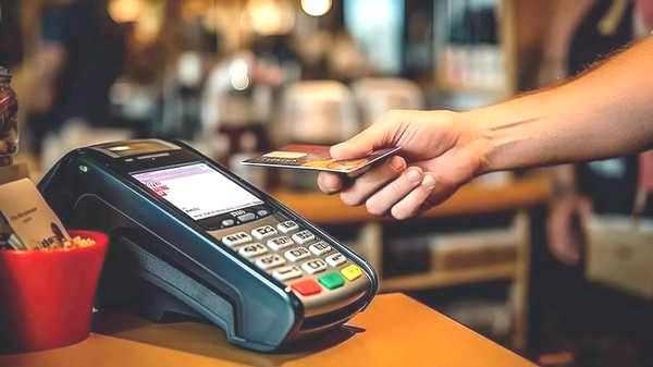 Türkiye’de kredi kartı harcamaları yüzde 50 arttı. Nedenler, etkiler ve