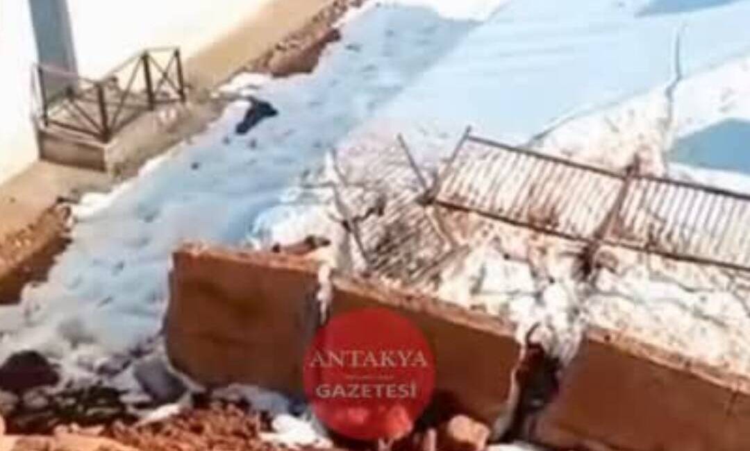 Hatay’ın Hassa ilçesi Yukarıbucak Mahallesi’nde yapımı süren köy evlerinin bulunduğu