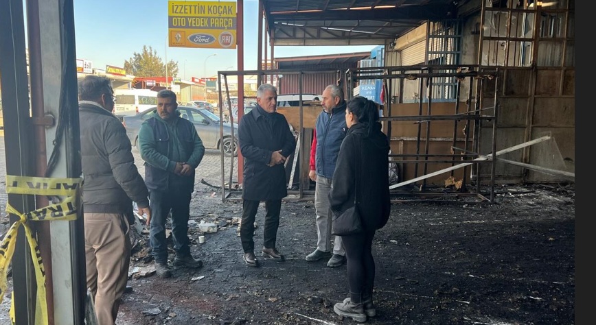 Antakya Küçük Sanayi Sitesi’nde meydana gelen yangının ardından zarar gören