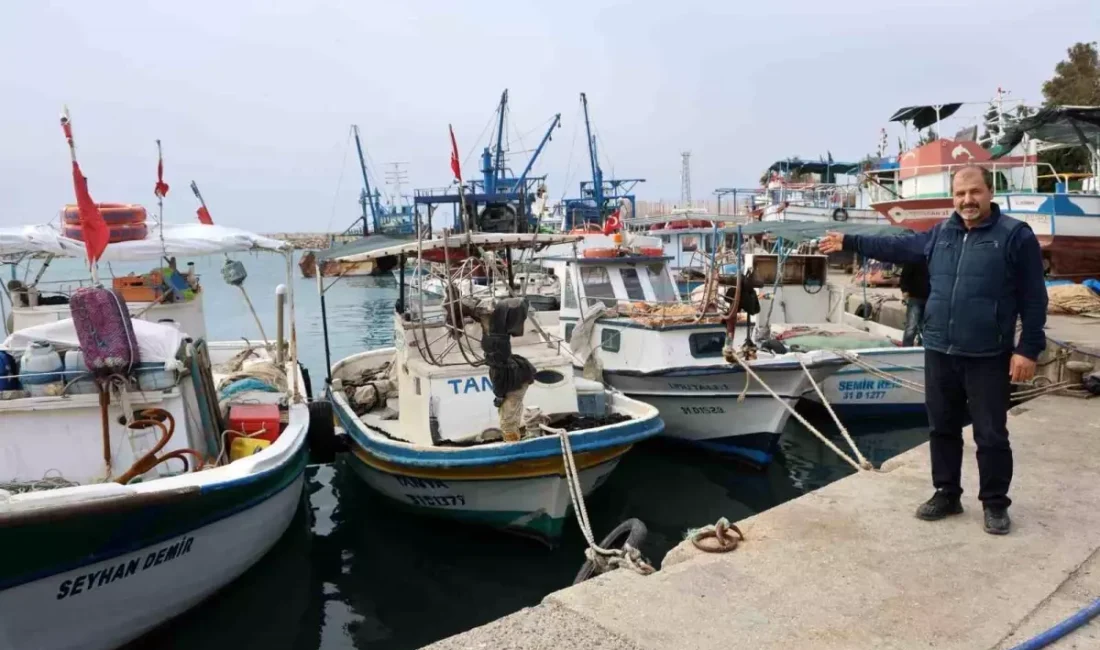 Hatay’ın Akdeniz’e kıyısı olan Samandağ ilçesinde fırtına öğle saatlerinden itibaren