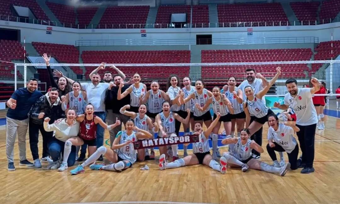 Kadın voleybolcular 2 maçta da 2-0 öne geçti, sonunda 3-2