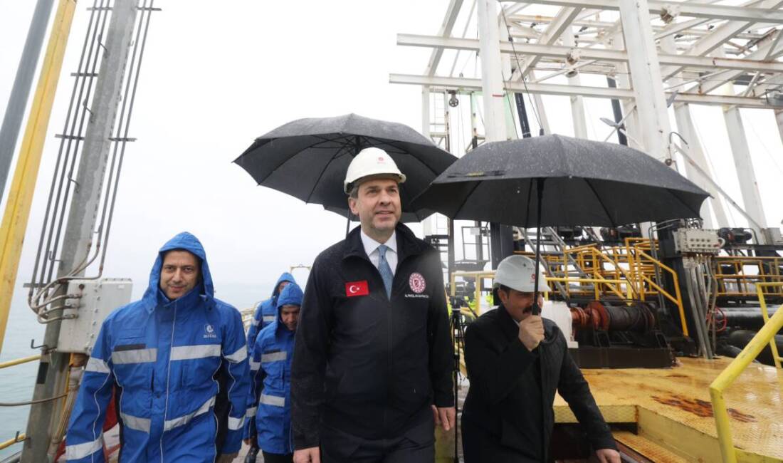 Enerji ve Tabii Kaynaklar Bakanı Alparslan Bayraktar, Hatay Valisi Mustafa