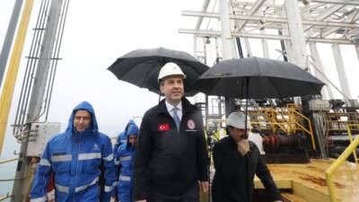 Enerji ve Tabii Kaynaklar Bakanı Alparslan Bayraktar, Hatay Valisi Mustafa