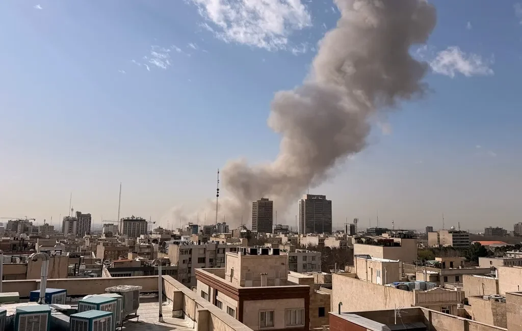 İsrail Savunma Bakanlığı, İsrail’in İran’a karşı önleyici saldırılar başlattığını duyurdu.