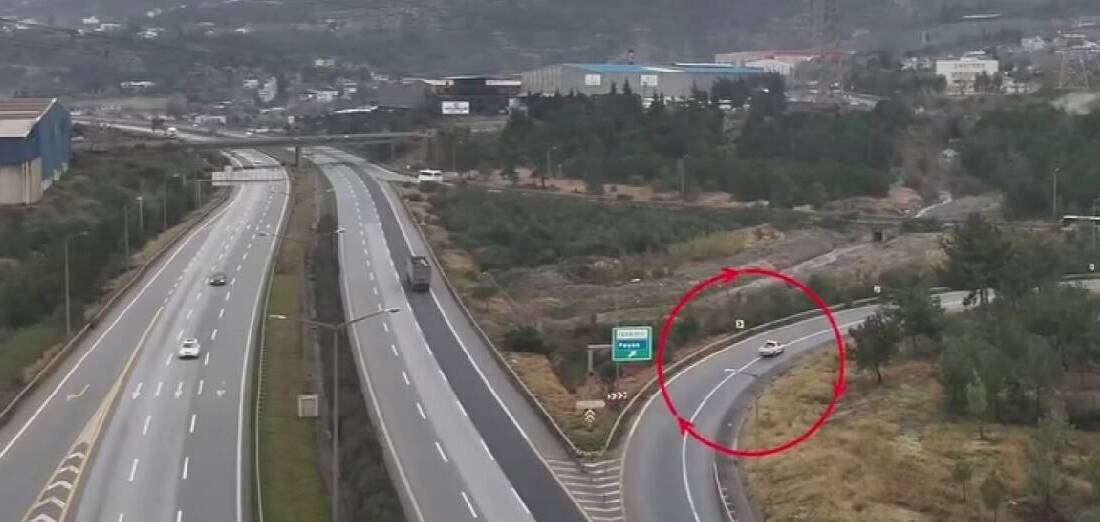 Hatay’ın Payas ilçesinde otoyolda ters yönde ilerlediği belirlenen pikap sürücüsüne