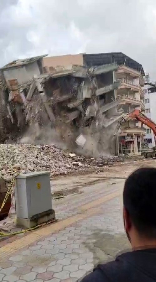 Hatay’ın Defne ilçesinde, 6 Şubat depremlerinde ağır hasar alan 5