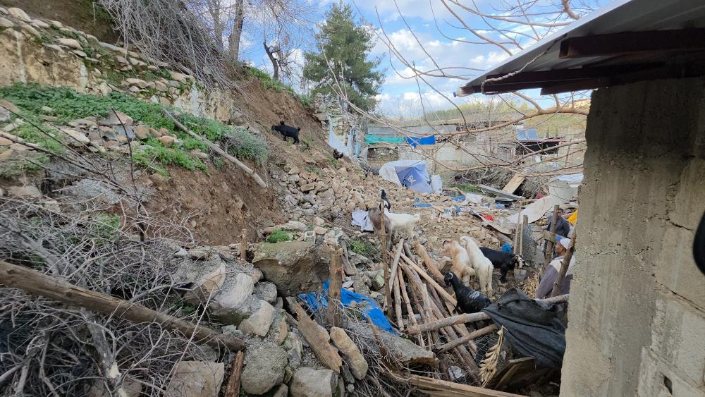 Hatay’da etkili olan aşırı yağışlar, kent genelinde maddi hasara yol