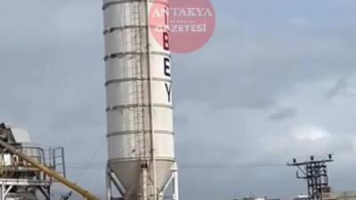 Hatay’ın merkez ilçesi Antakya Odabaşı Mahallesi’nde iki inşaat işçisi, maaşını