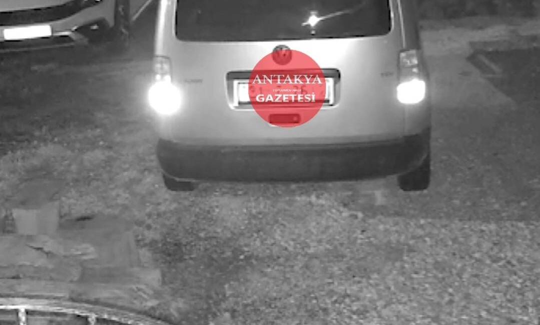 Hatay’ın Samandağ ilçesinde meydana gelen trafik kazasında bir kamyon uçuruma