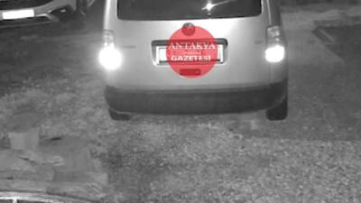 Hatay’ın Samandağ ilçesinde meydana gelen trafik kazasında bir kamyon uçuruma