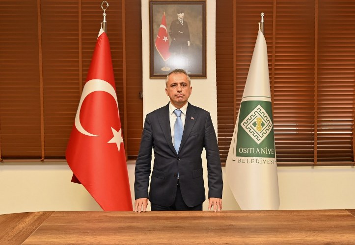 Osmaniye Belediye Başkanı İbrahim Çenet, Hatay’ın Erzin ilçesine bakarak yaptığı