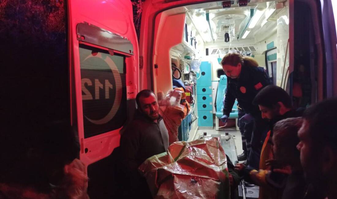 Hatay’ın Dörtyol ilçesinde ormanlık alanda şarampole devrilen iş makinesinin sürücüsü