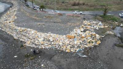 Dörtyol sahilinde etkili olan sağanak yağışın ardından Özerli ve Deliçay’ın