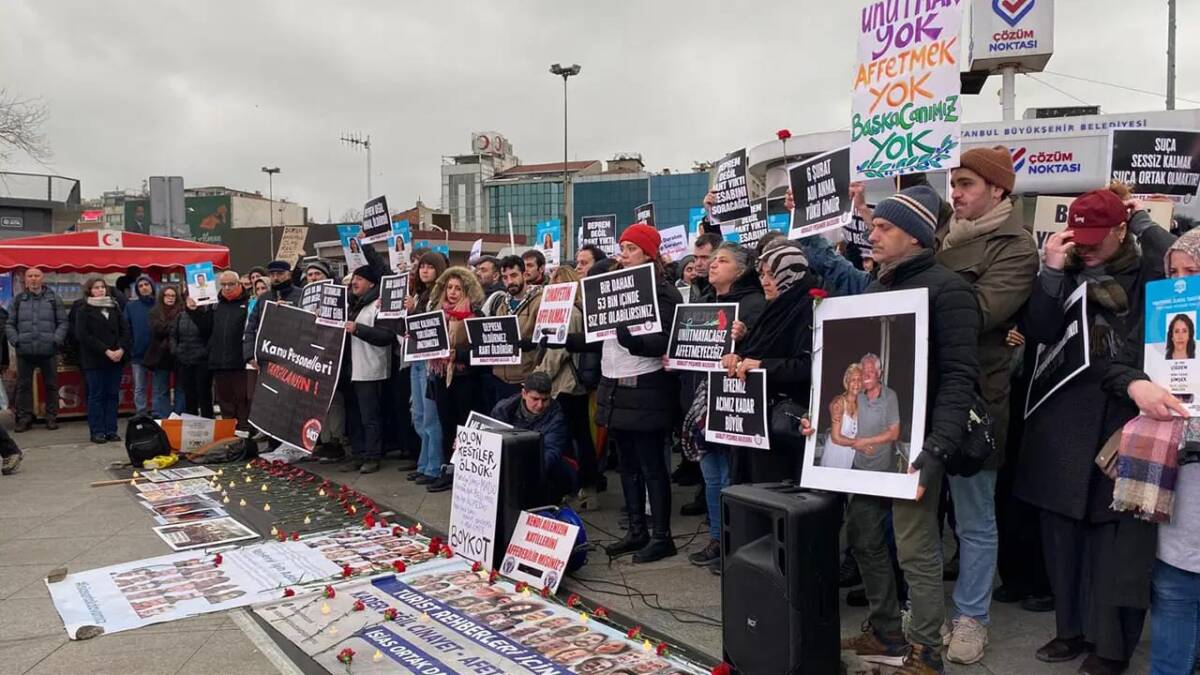 6 Şubat depremlerinde yakınlarını kaybeden yurttaşların kurduğu Adalet Peşinde Aileleri