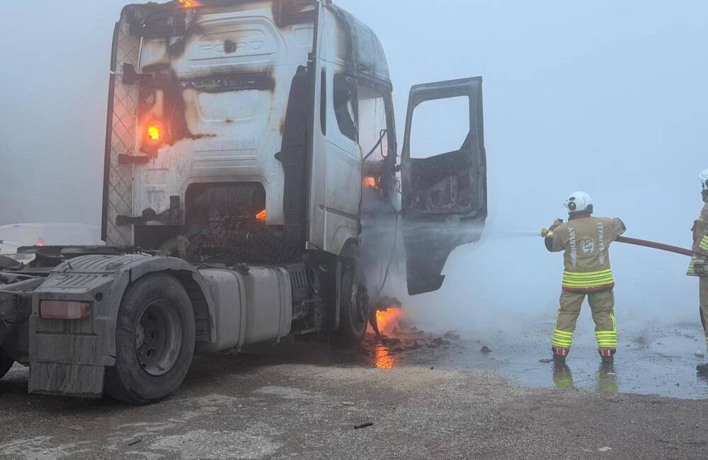 Hatay’ın Belen ilçesinde akşam saatlerinde meydana gelen araç yangını paniğe