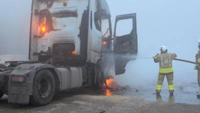 Hatay’ın Belen ilçesinde akşam saatlerinde meydana gelen araç yangını paniğe