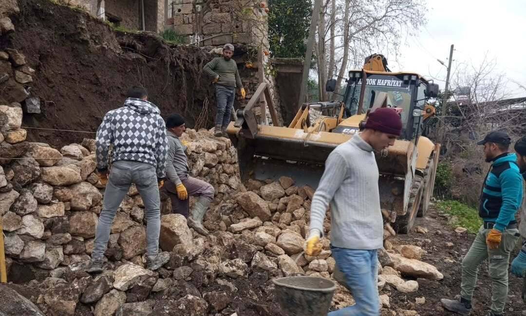 Yayladağı Belediye Başkanı Mehmet Yalçın, ilçe genelinde sürdürülen saha çalışmalarına