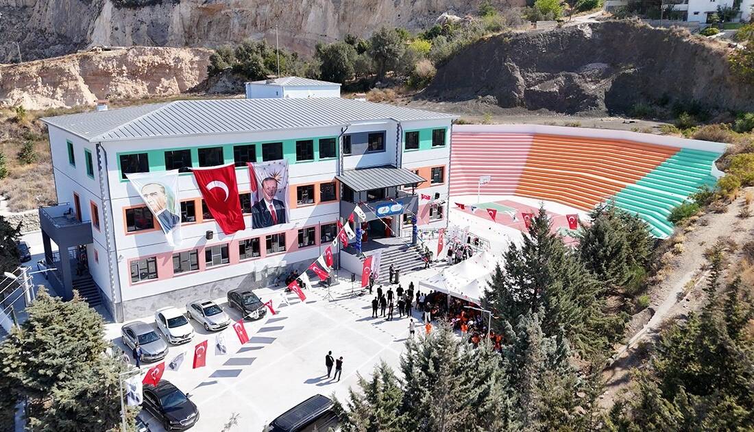 Kahramanmaraş merkezli depremlerin en ağır yıkımı bıraktığı Hatay’da, eğitim altyapısının