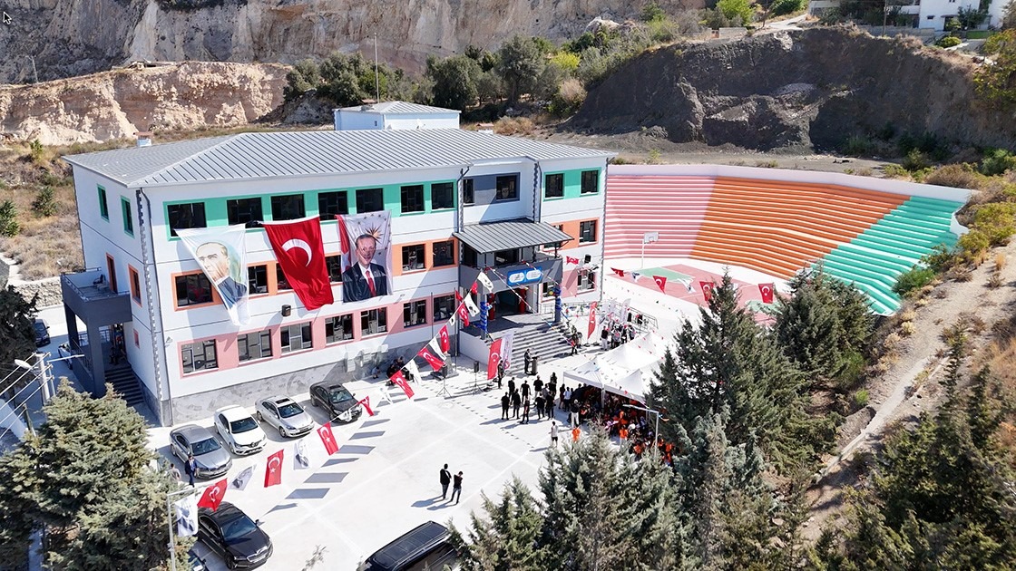 Kahramanmaraş merkezli depremlerin en ağır yıkımı bıraktığı Hatay’da, eğitim altyapısının