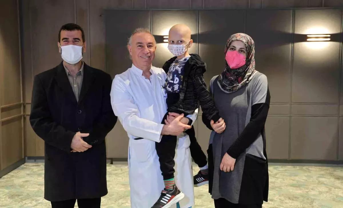 Depremzede 7 yaşındaki Taha, Adana’da yapılan ilik nakliyle sağlığına kavuştu.