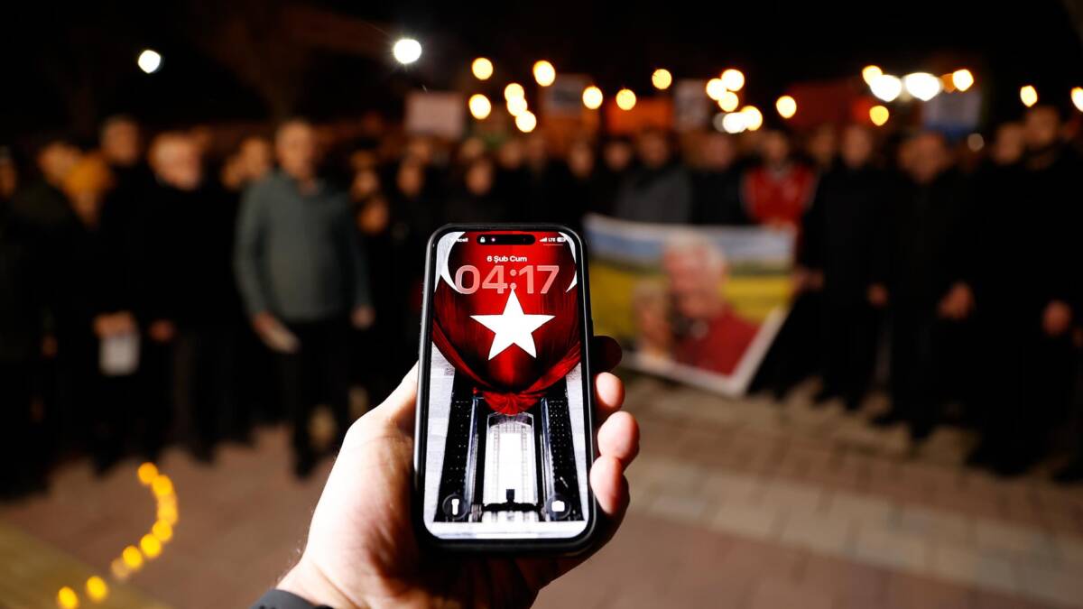 Asrın felaketinin üçüncü yıl dönümünde saat 04.17’de Hatay’da zaman durdu.