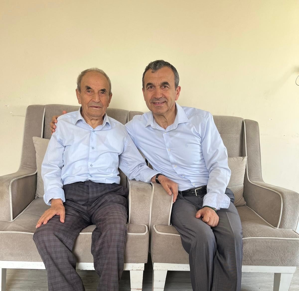 Em.Tuğg.halen İstanbul Aydın Üniversitesinde öğretim üyeliği yapan tarihçi,Dr. Naim Babüroğlu