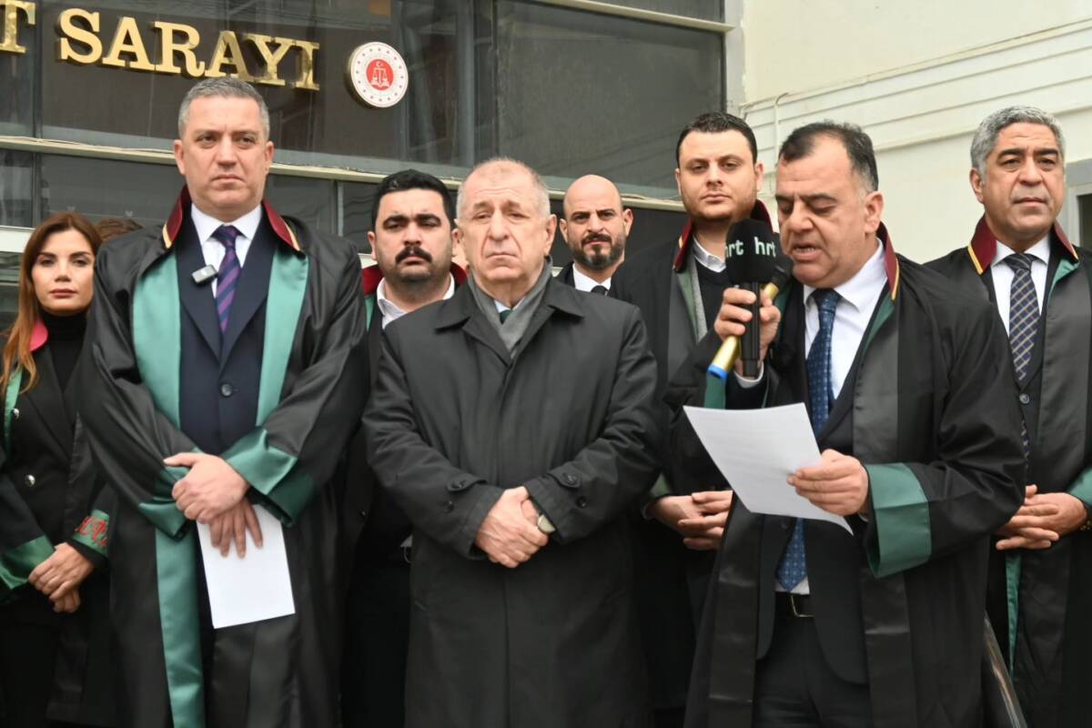 Zafer Partisi Genel Başkanı Ümit Özdağ, parti üst yönetimi ve