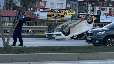 Hatay’ın Antakya ilçesinde meydana gelen trafik kazasında 3 kişi hafif