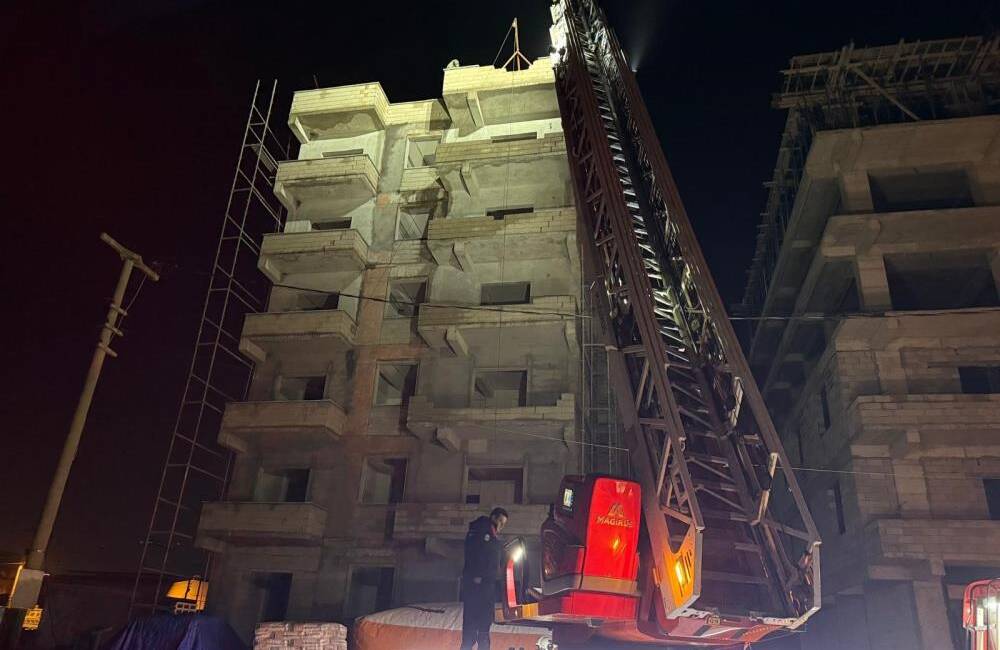 Hatay’ın İskenderun ilçesinde, inşaat halindeki 6 katlı bir binanın en