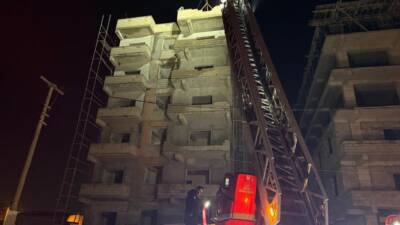 Hatay’ın İskenderun ilçesinde, inşaat halindeki 6 katlı bir binanın en